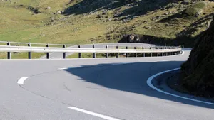 最弯曲的公路图片_6
