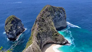 佩尼达岛精灵坠崖风景图片_4