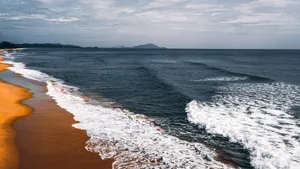 奔腾的海浪浪花图片_8