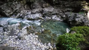 山谷溪流风景图片_2