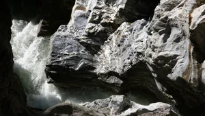 山谷溪流风景图片_4