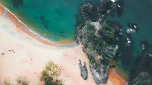 海边航拍的海滩图片_5