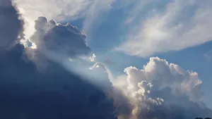 天空透过云彩的光线图片_5