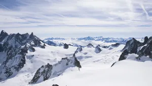 雄伟壮观的雪山图片_11