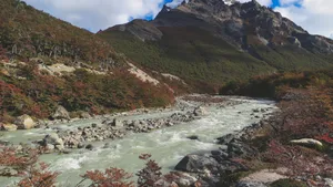 唯美溪流图片壁纸_2