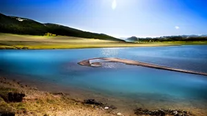 新疆赛里木湖风光壁纸_2