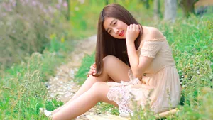 野外肉感美女图片