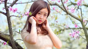 野外肉感美女图片_5