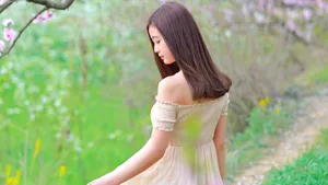 野外肉感美女图片_6