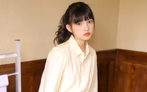 黄色衬衫少女图片_5
