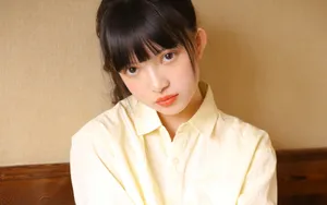 黄色衬衫少女图片_9