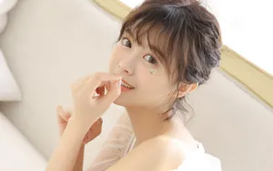 纯净诱人美女图片壁纸_8