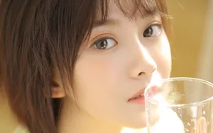 纯净诱人美女图片壁纸_9