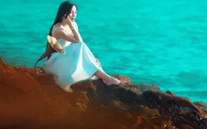 文艺性感美女海边写真图片_5
