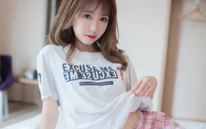 甜美短裙美女图片壁纸_6