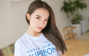 长发养眼美女桌面壁纸_2