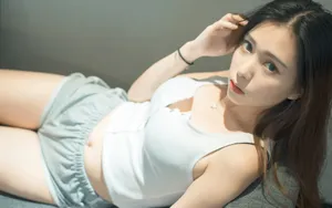清爽性感美女图片壁纸