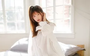 清晨美女起床图片壁纸_3