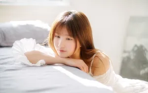 清晨美女起床图片壁纸_6