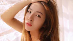 长发妩媚妖娆女人图片_5