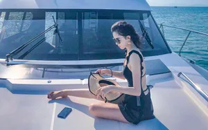 古力娜扎海上游艇性感图片_4