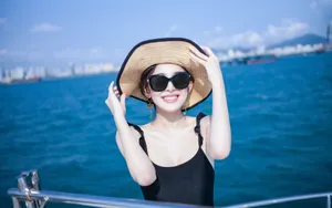 古力娜扎海上游艇性感图片_8