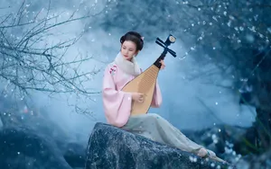 弹琵琶的古装美女图片