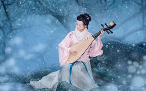 弹琵琶的古装美女图片_6