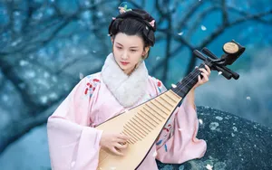 弹琵琶的古装美女图片_7