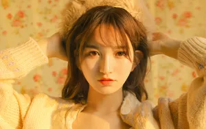美女黄色背景高清图片_6