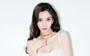 angelababy性感吊带白裙_3