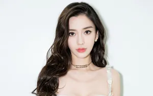 angelababy性感吊带白裙_4