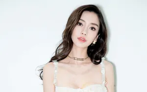 angelababy性感吊带白裙_7