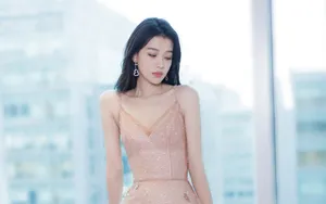 孙怡性感吊带裙写真壁纸_7