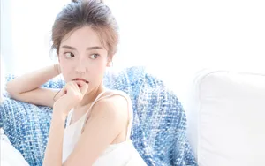 性感白嫩养眼美女写真图片_4