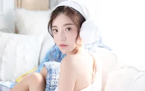 性感白嫩养眼美女写真图片_8