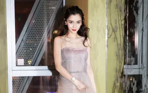 angelababy肉色纱裙性感写真图片