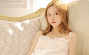 温柔白嫩小美女图片壁纸_4