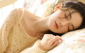 性感镂空装美女图片