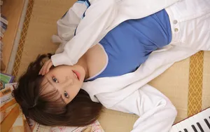 体育运行服美女写真图片