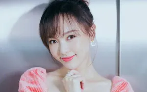 低胸装美女唐嫣图片_4