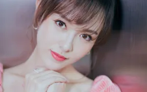 低胸装美女唐嫣图片_5