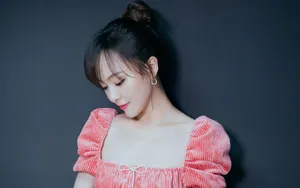 低胸装美女唐嫣图片_6