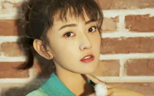 俊俏美女梁洁图片