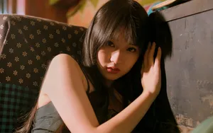 吊带裙美女诱人写真图片