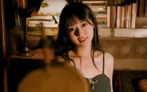 吊带裙美女诱人写真图片_2