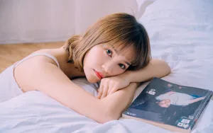 短发美女清凉吊带私房照图片_3