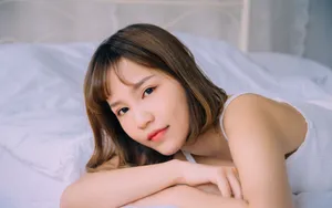 短发美女清凉吊带私房照图片_7