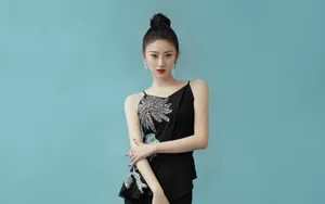 美女景甜吊带裙写真图片壁纸
