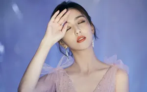 佟丽娅蕾丝性感连衣裙图片_2
